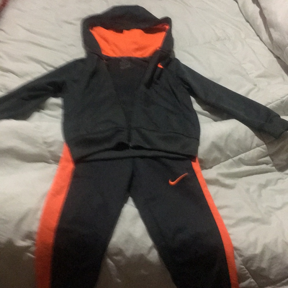 Nike dri fit sweat suit
